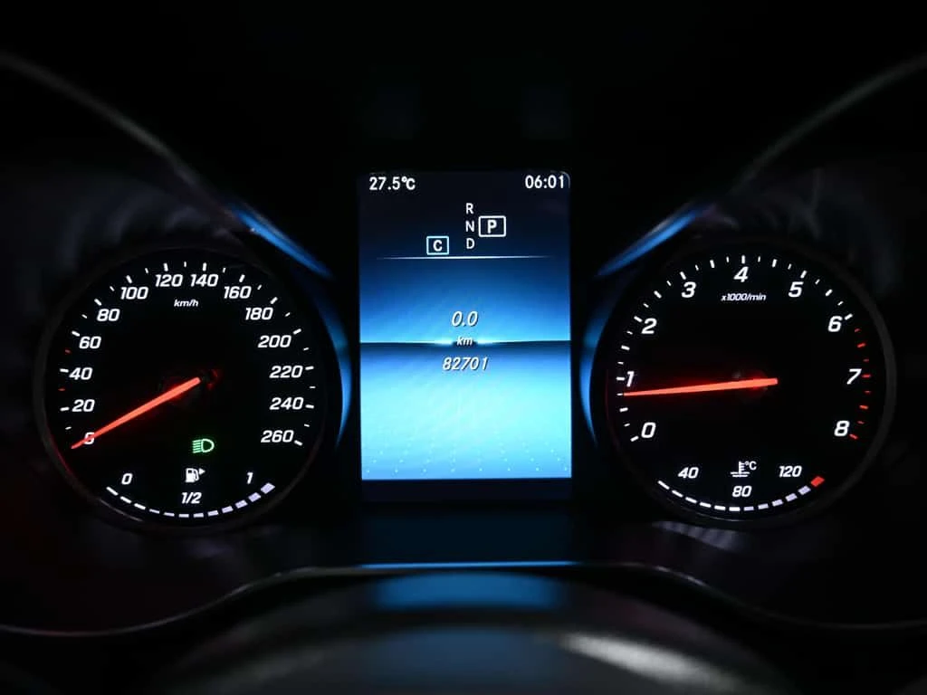 Mercedes-Benz GLC * 300 4MATIC No Accident Ambient Light 360CAM Navi, снимка 13 - Автомобили и джипове - 55296418