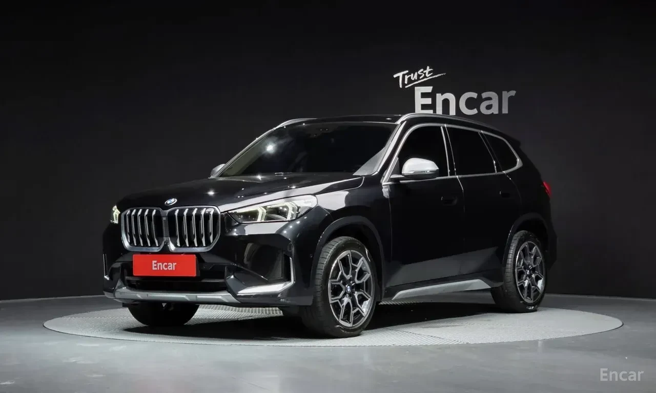 BMW X1 20i* XDRIVE* HARMON* KARDON* ДИСТРОНИК* ХЕДЪП* 360
