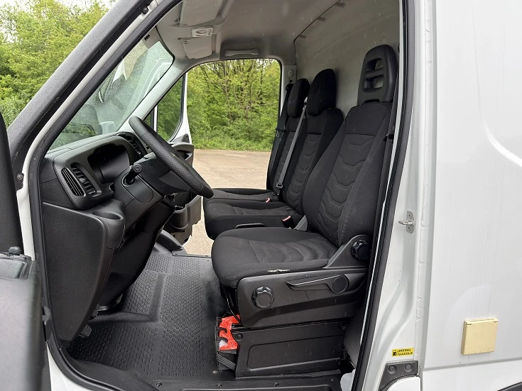 Iveco Daily 35S17* 3.0L* ХЛАДИЛЕН-5* ТОК* СРЕДНА БАЗА, снимка 8 - Бусове и автобуси - 54488272