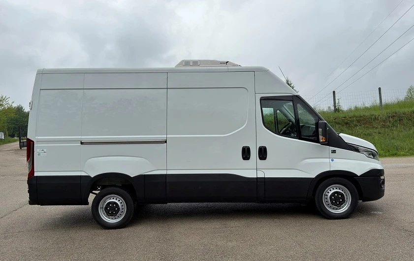 Iveco Daily 35S17* 3.0L* ХЛАДИЛЕН-5* ТОК* СРЕДНА БАЗА, снимка 4 - Бусове и автобуси - 54488272