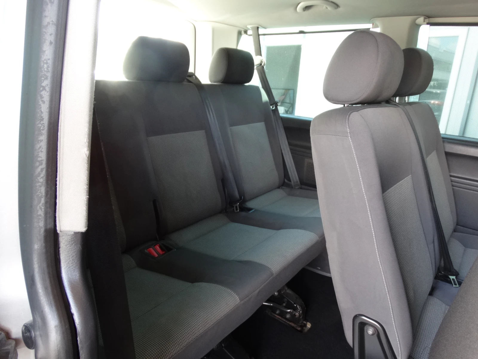 VW Caravelle 2.0 TDI LONG 6 скорости, снимка 13 - Бусове и автобуси - 55572880
