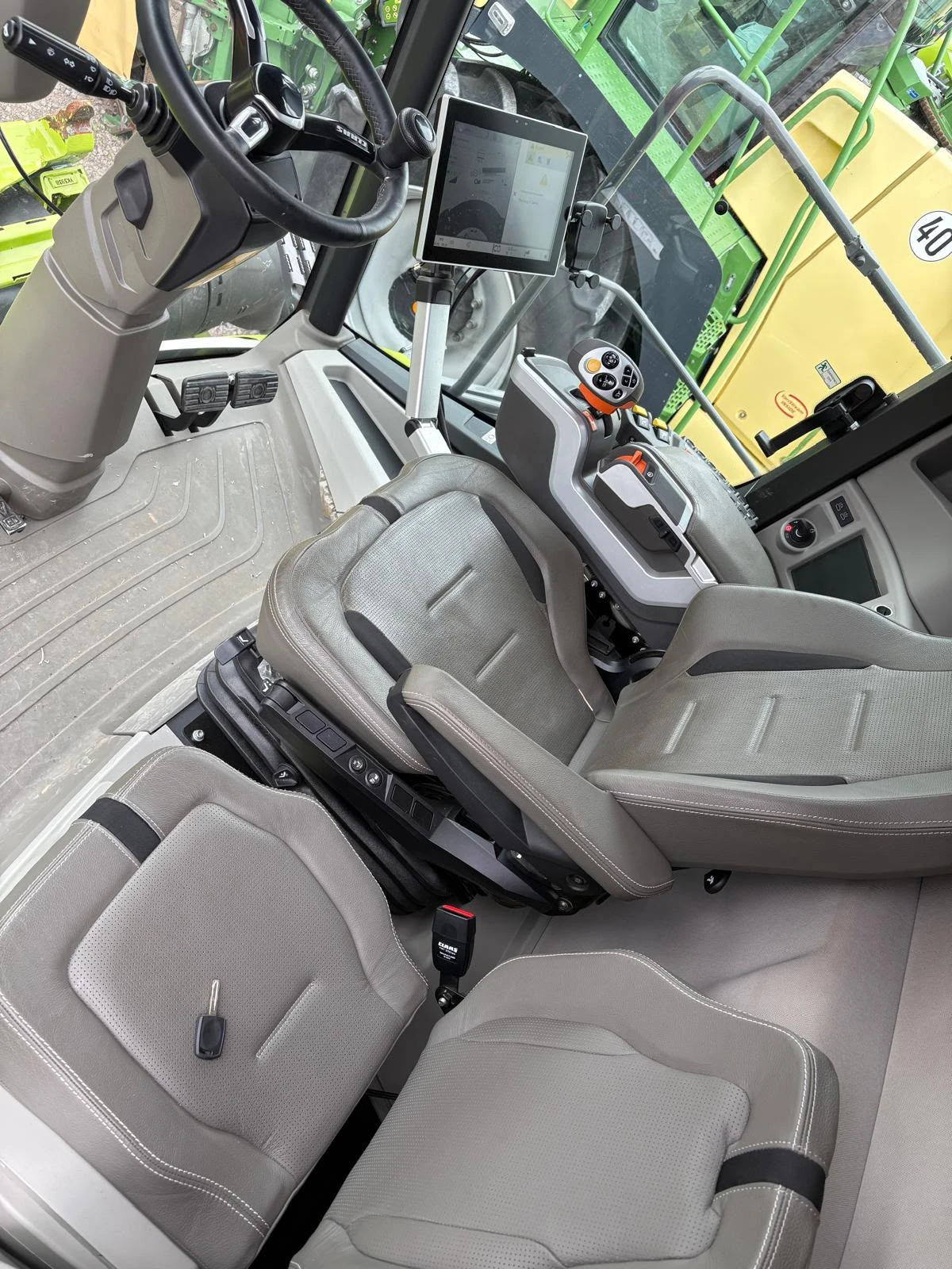 Комбайн Claas LEXION 8800 4X4 + CLAAS VARIO 1380 ЛИЗИНГ, снимка 6 - Селскостопанска техника - 55133896