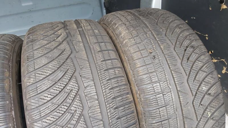 Гуми Зимни 245/45R18, снимка 4 - Гуми и джанти - 29274485