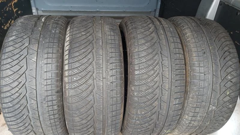 Гуми Зимни 245/45R18, снимка 1 - Гуми и джанти - 29274485