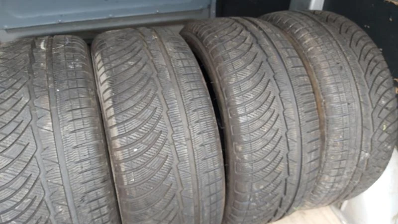 Гуми Зимни 245/45R18, снимка 7 - Гуми и джанти - 29274485