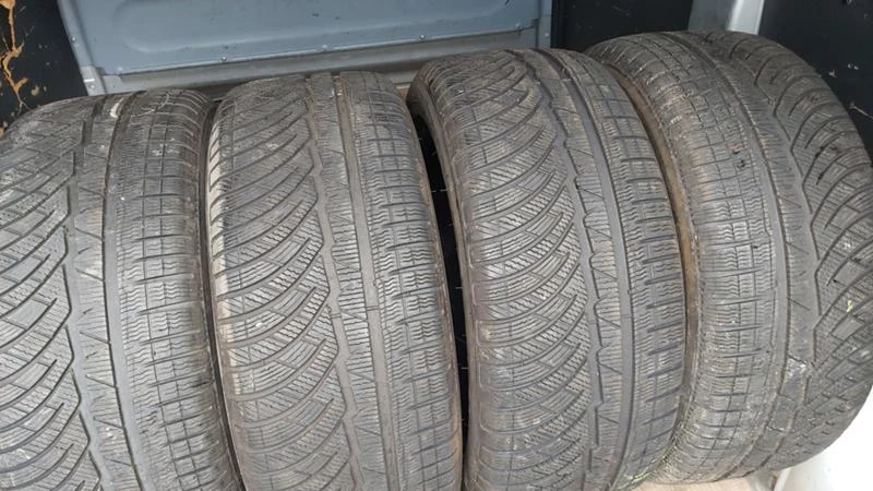 Гуми Зимни 245/45R18, снимка 2 - Гуми и джанти - 29274485