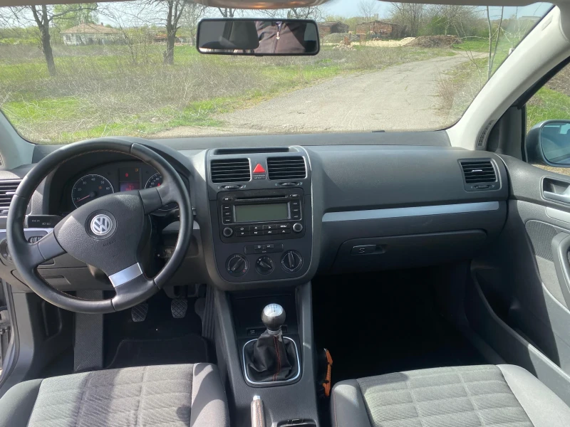 VW Golf 1.6 102 коня, снимка 11 - Автомобили и джипове - 47819878