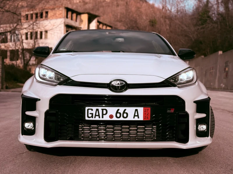 Toyota Yaris GR , High-Performance, снимка 2 - Автомобили и джипове - 48011060