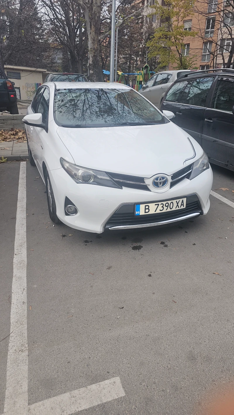 Toyota Auris 1.8 Hybrid , снимка 2 - Автомобили и джипове - 48250742