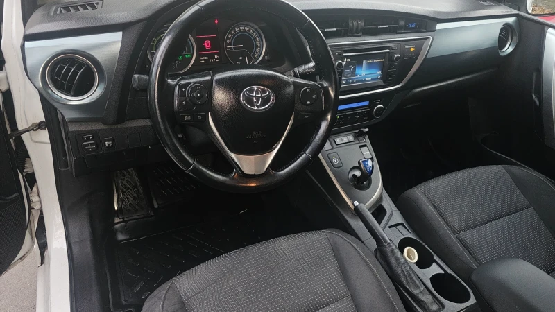 Toyota Auris 1.8 Hybrid , снимка 5 - Автомобили и джипове - 48250742