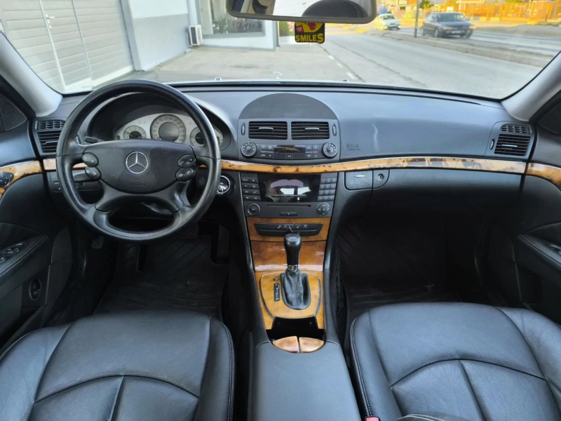 Mercedes-Benz E 220, снимка 7 - Автомобили и джипове - 51772247