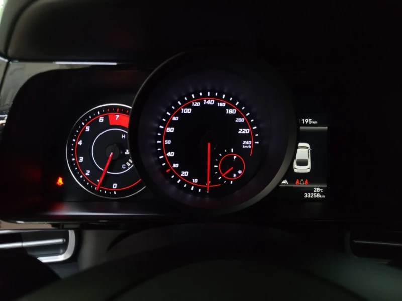 Hyundai Elantra, снимка 10 - Автомобили и джипове - 52693573