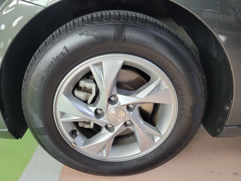 Hyundai Elantra, снимка 14 - Автомобили и джипове - 52693573