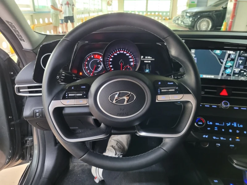 Hyundai Elantra, снимка 9 - Автомобили и джипове - 52693573