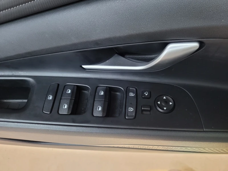 Hyundai Elantra, снимка 8 - Автомобили и джипове - 52693573