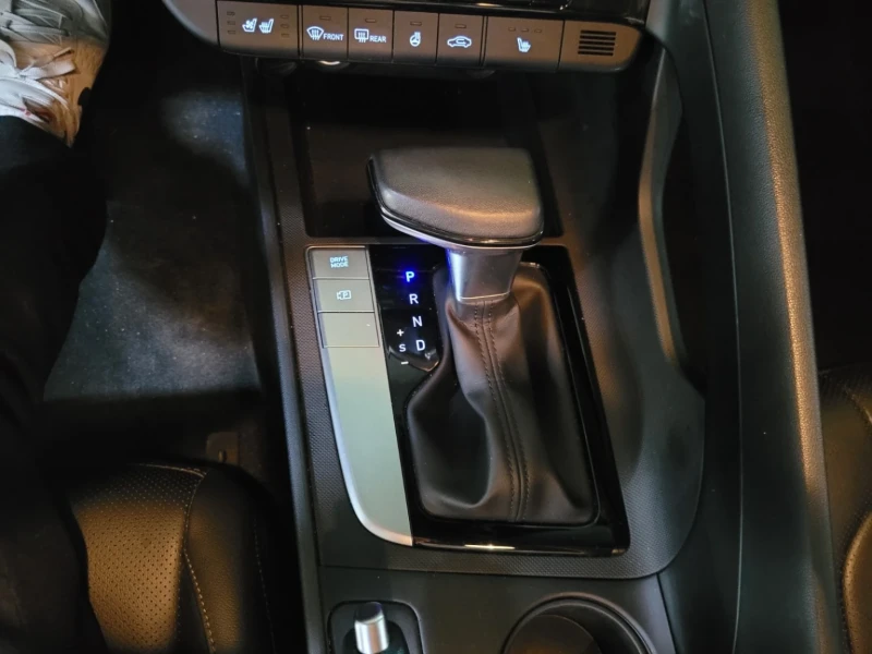 Hyundai Elantra, снимка 13 - Автомобили и джипове - 52693573