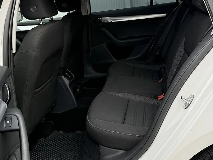 Skoda Octavia 2.0TDI 150 kc, снимка 9 - Автомобили и джипове - 54047828