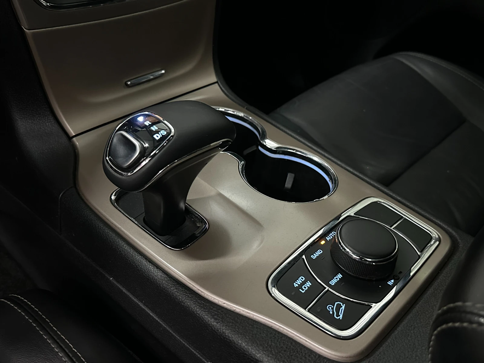 Jeep Grand cherokee LIMITED* 4x4* ПОДГРЕВ* ШИБЕДАХ* , снимка 12 - Автомобили и джипове - 50272085