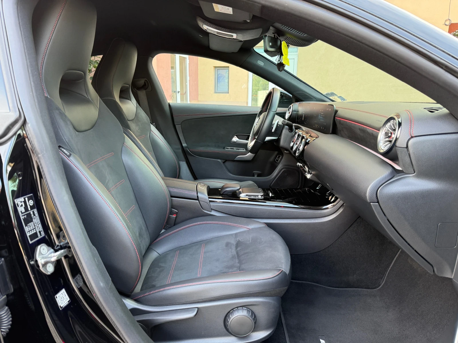 Mercedes-Benz CLA 220 AMG45s* DISTRONIC* ПОДГРЕВ* КАМЕРА* LineAss* TOP*  | Mobile.bg — изображение 14