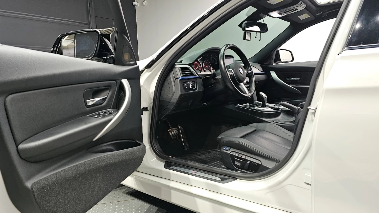 BMW 320 M-Performance EDITION autogeorge.com - изображение 9