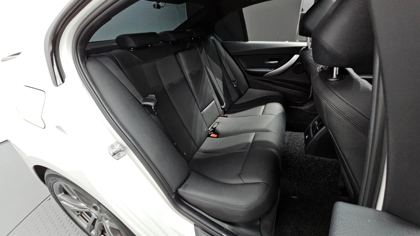 BMW 320 M-Performance EDITION autogeorge.com - изображение 10