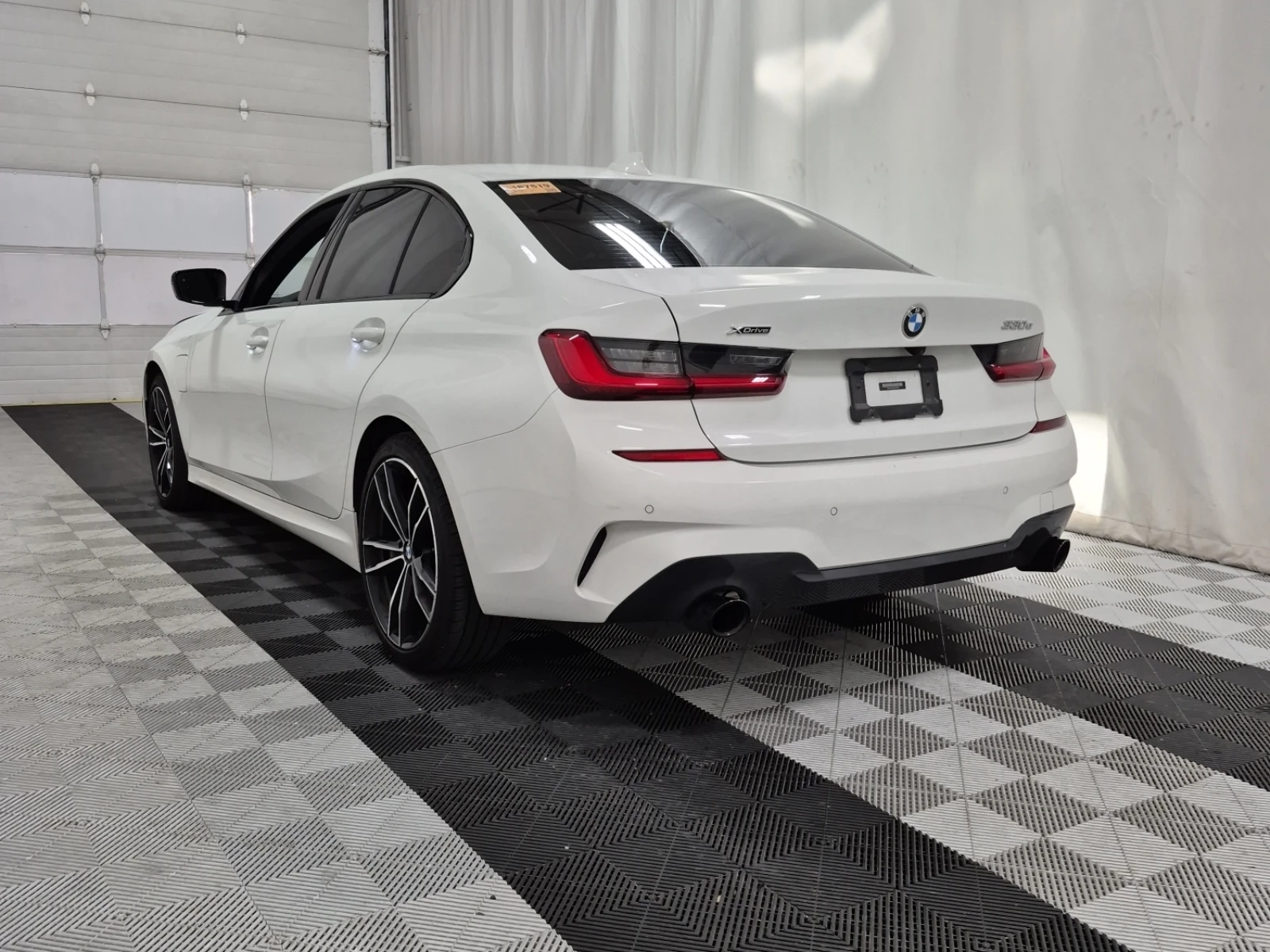 BMW 330 330Е xDrive * CARFAX* ОПЦИЯ ЗА ФИНАНСИРАНЕ *  - изображение 4