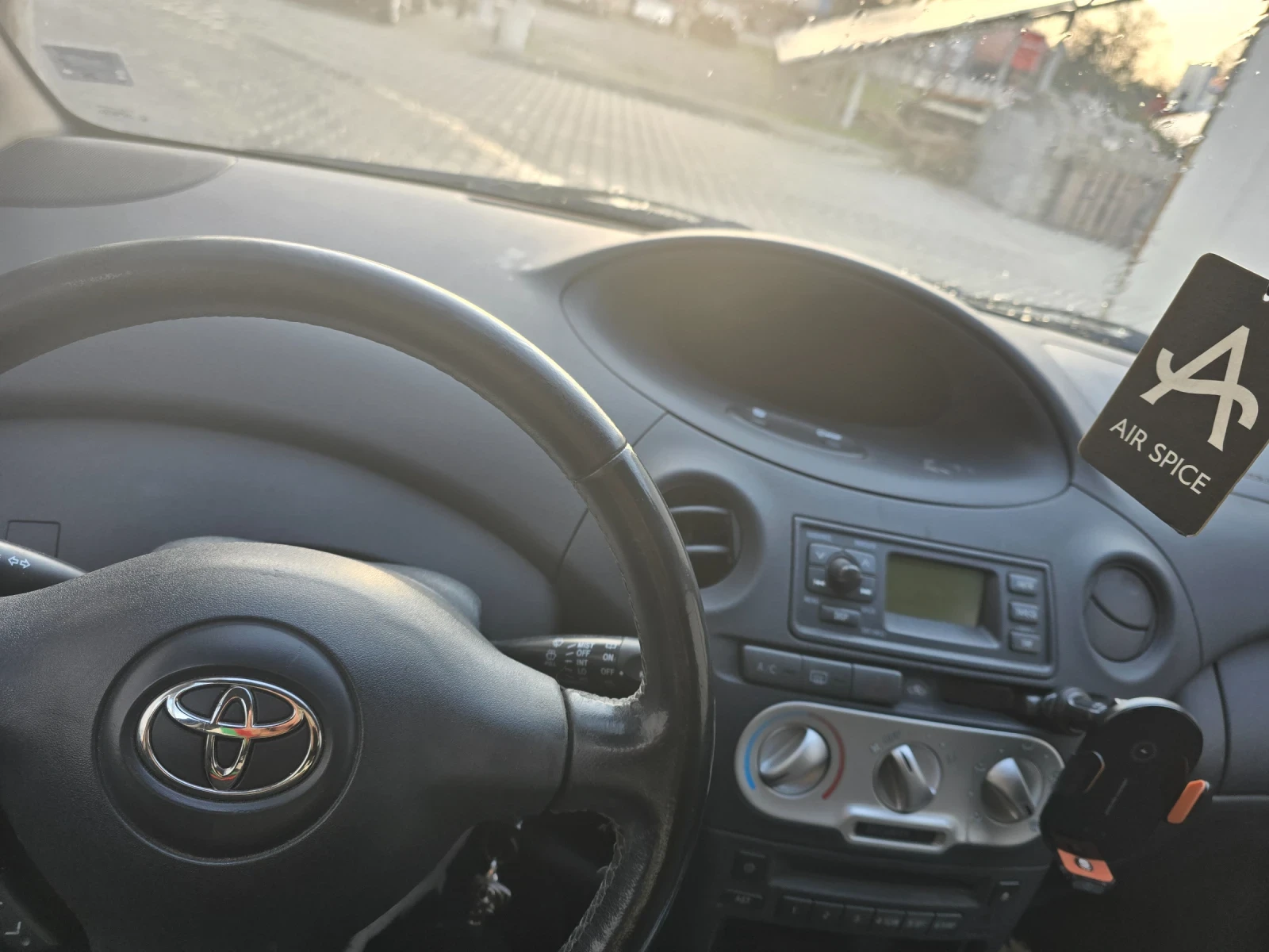 Toyota Yaris 1.4 d4d, снимка 7 - Автомобили и джипове - 53821832