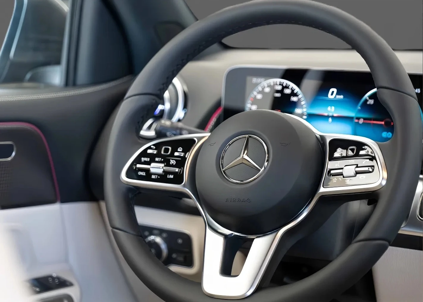 Mercedes-Benz EQB 300 4MATIC, снимка 5 - Автомобили и джипове - 53972251