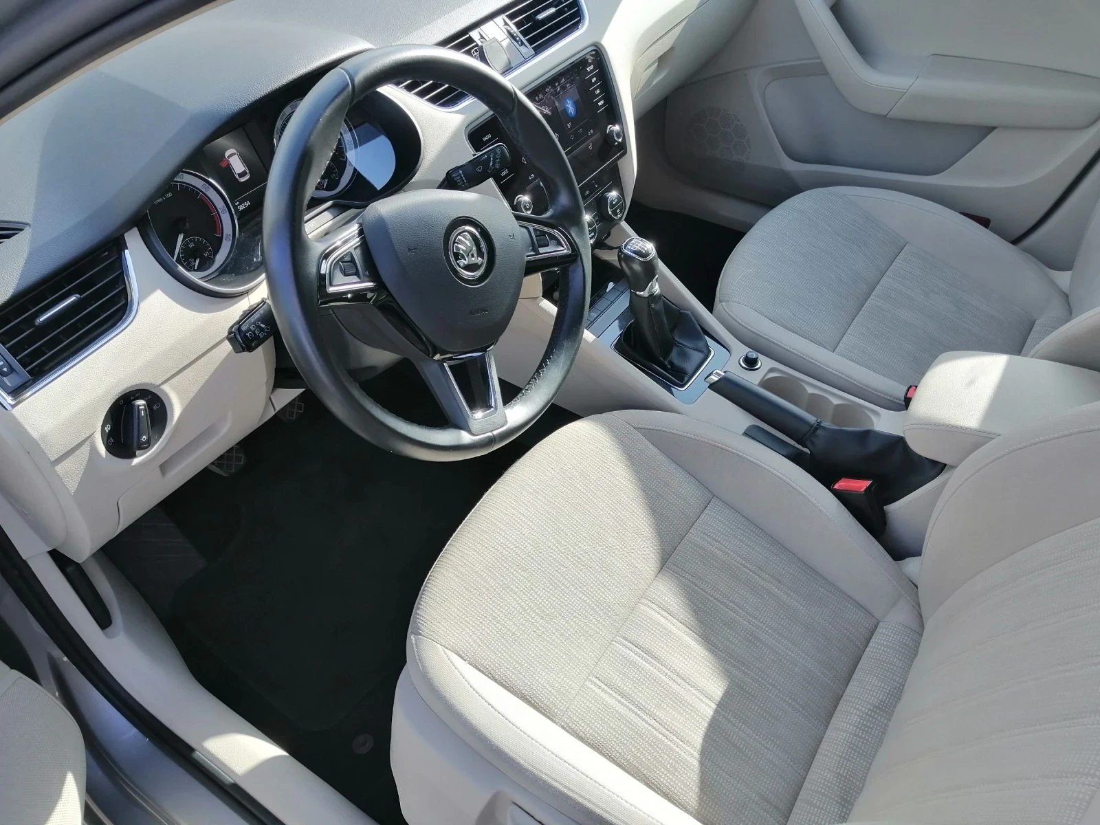 Skoda Octavia Метан, снимка 8 - Автомобили и джипове - 54021716