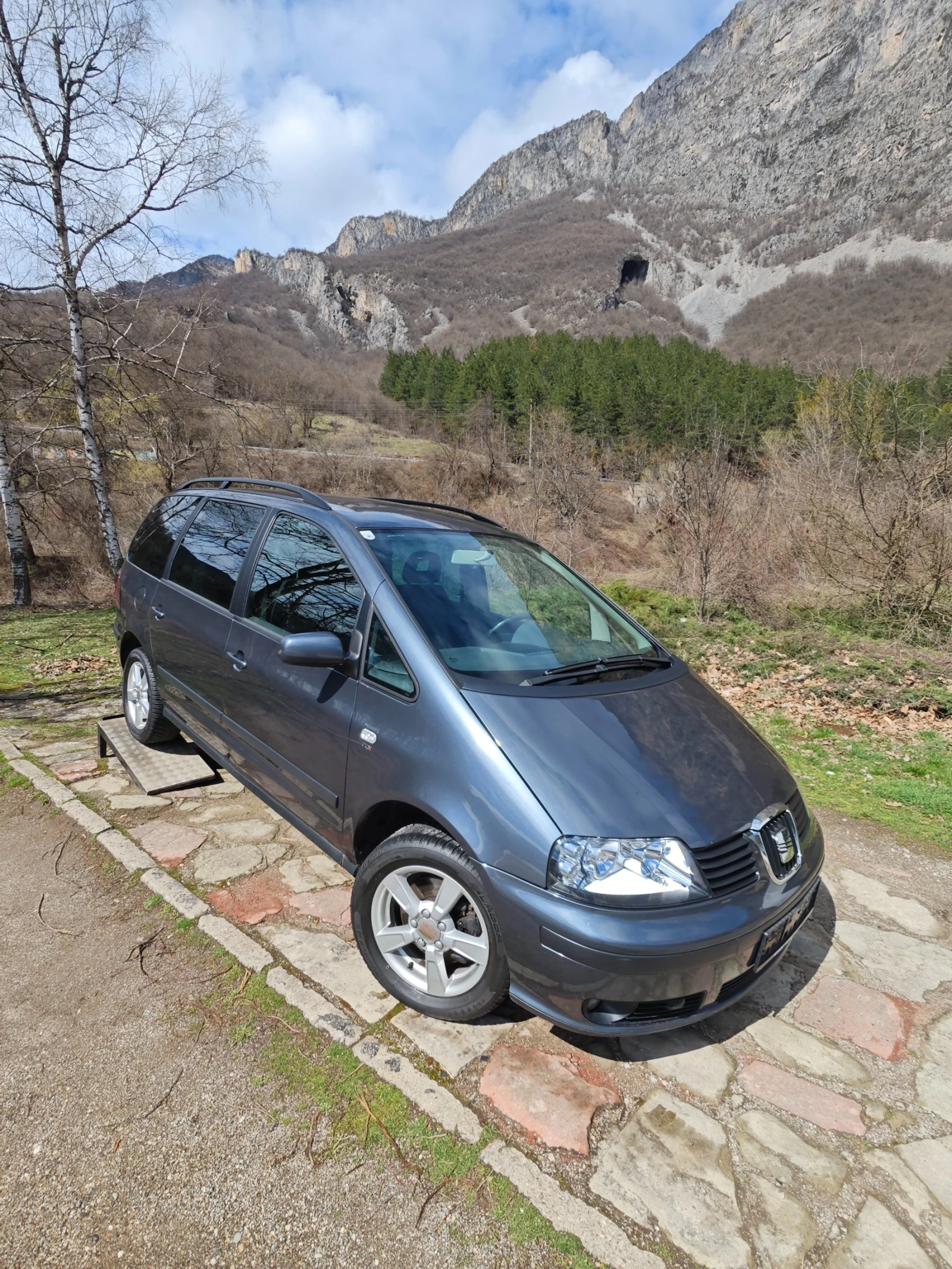 Seat Alhambra 1.9TDI НОВ ВНОС, снимка 13 - Автомобили и джипове - 54069912