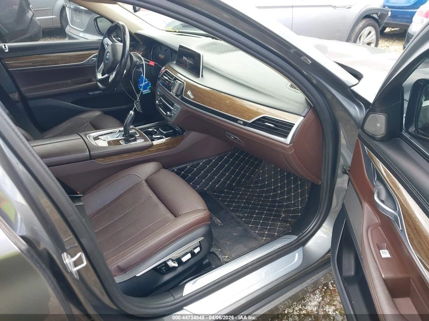 BMW 740 3.0l I xDrive, снимка 5 - Автомобили и джипове - 54389573