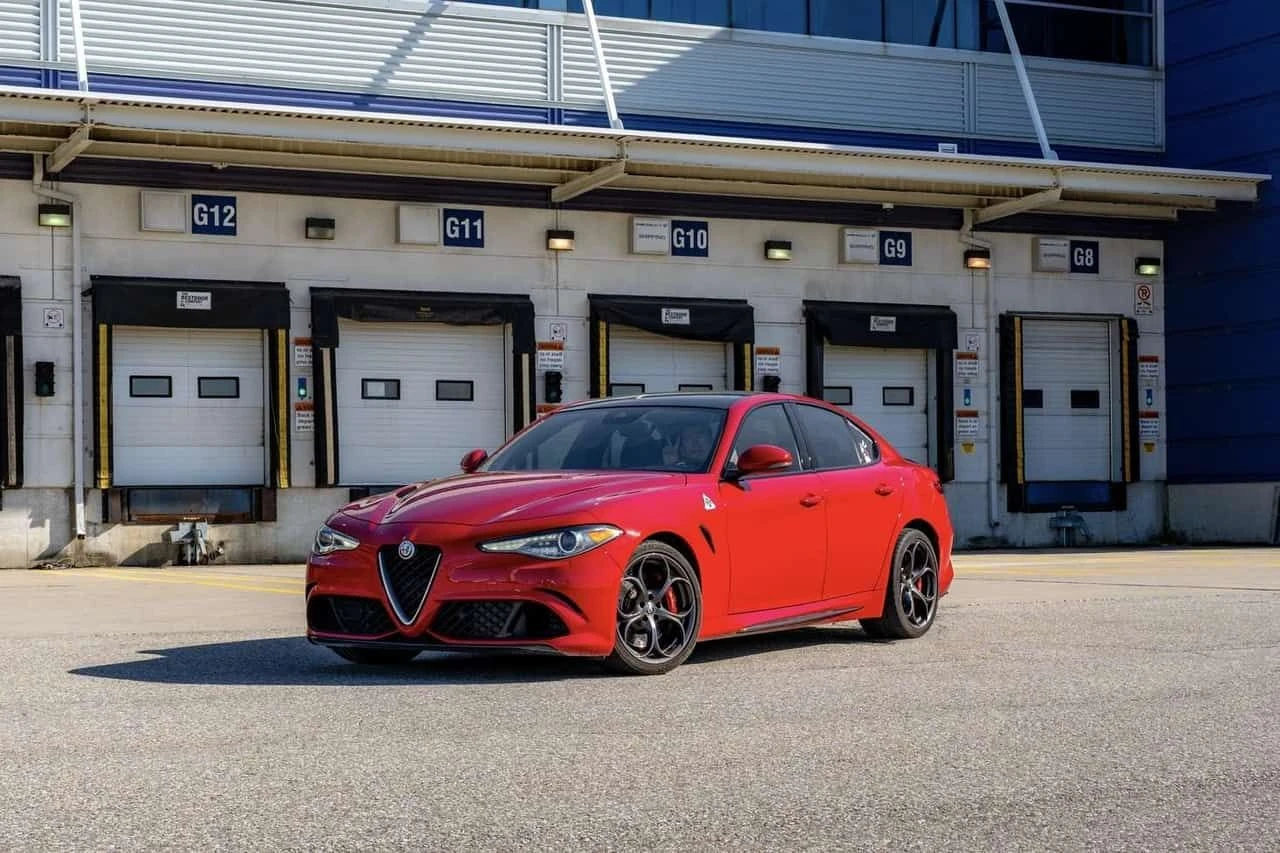Alfa Romeo Giulia Quadrifoglio/CARFAX/ФИНАНСИРАНЕ