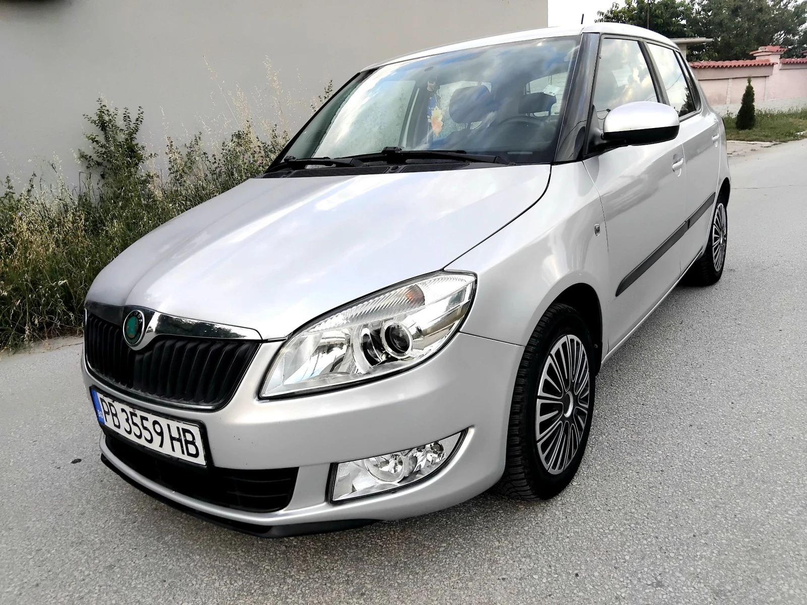 Skoda Fabia 1.2i.65k+ КЛИМА + ГАЗОВ ИНЖЕКЦИОН. 2012г, снимка 2 - Автомобили и джипове - 54871014