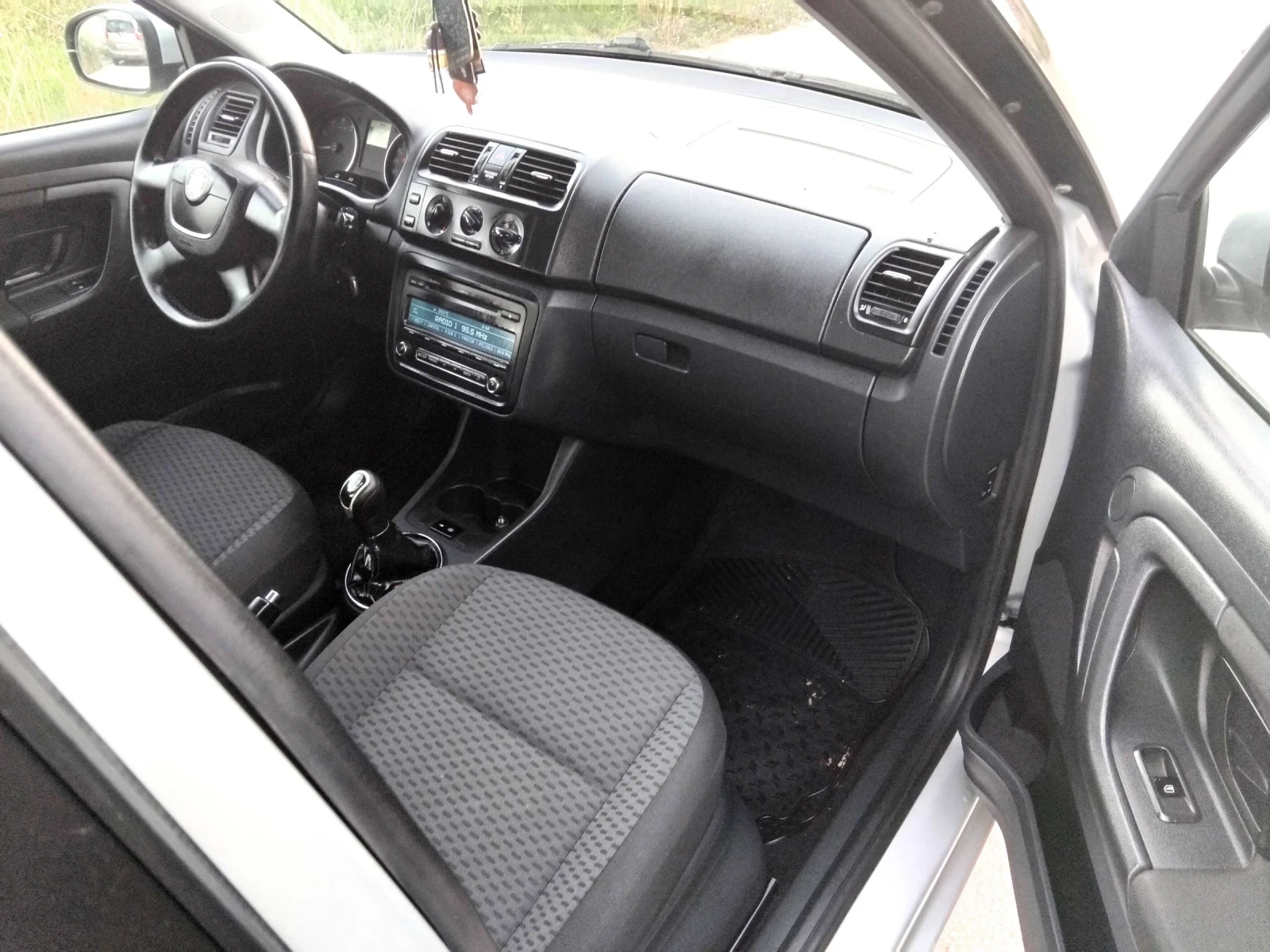 Skoda Fabia 1.2i.65k+ КЛИМА + ГАЗОВ ИНЖЕКЦИОН. 2012г, снимка 10 - Автомобили и джипове - 54871014