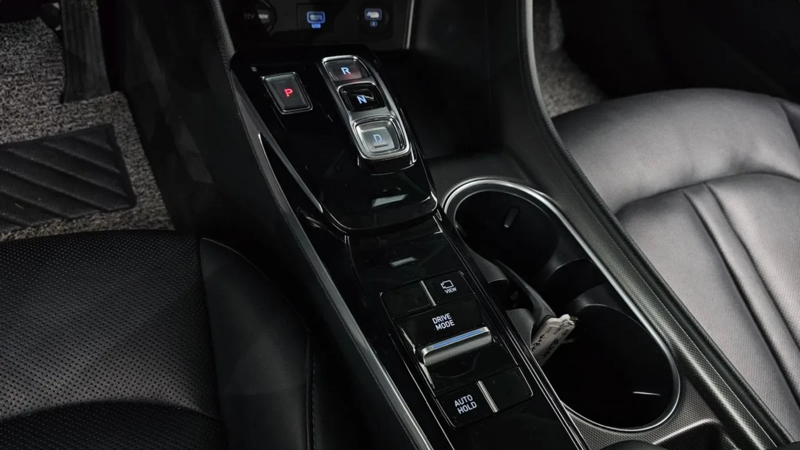 Hyundai Sonata 2.0 LPG / ОБДУХВАНЕ / LANE ASSIST / AMBIENT, снимка 16 - Автомобили и джипове - 54880835