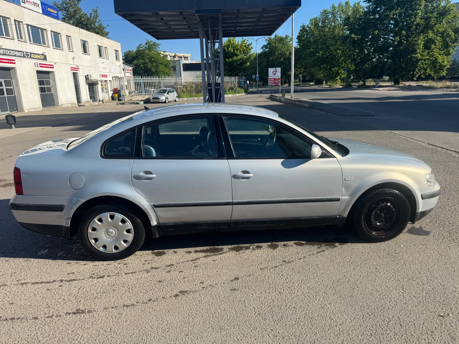 VW Passat 1.9 TDI, снимка 14 - Автомобили и джипове - 54898357