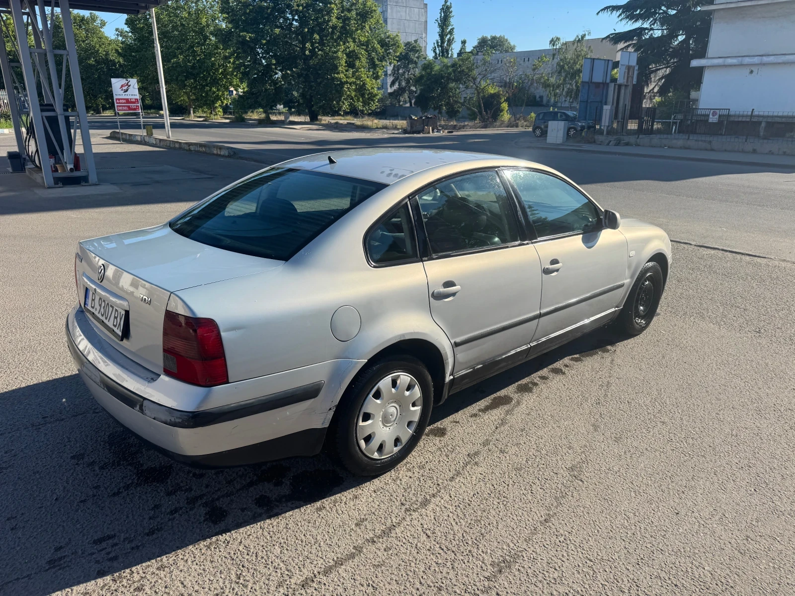 VW Passat 1.9 TDI, снимка 4 - Автомобили и джипове - 54898357
