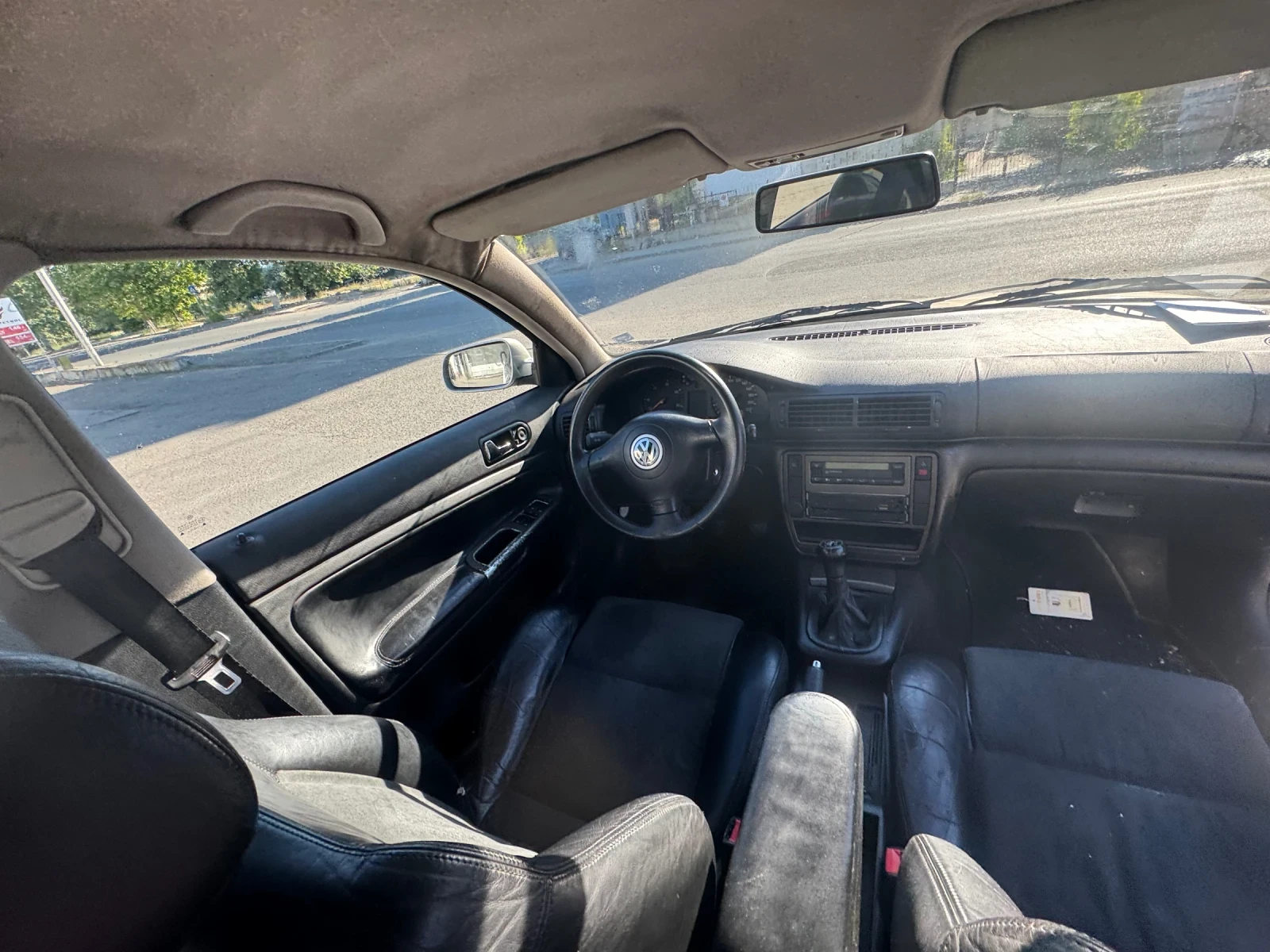 VW Passat 1.9 TDI, снимка 12 - Автомобили и джипове - 54898357