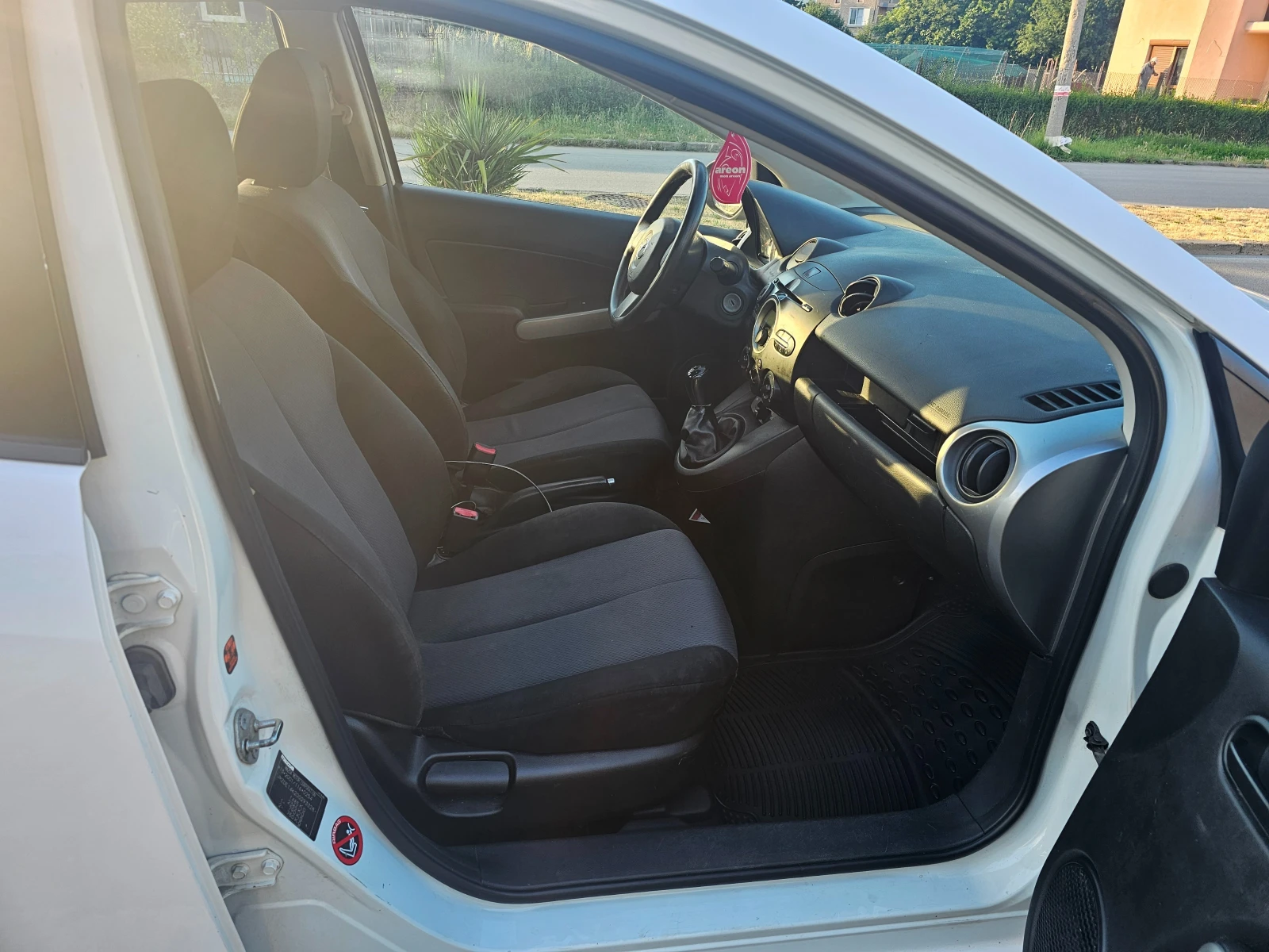 Mazda 2 Газ-инж-Гаражна, снимка 9 - Автомобили и джипове - 54934436