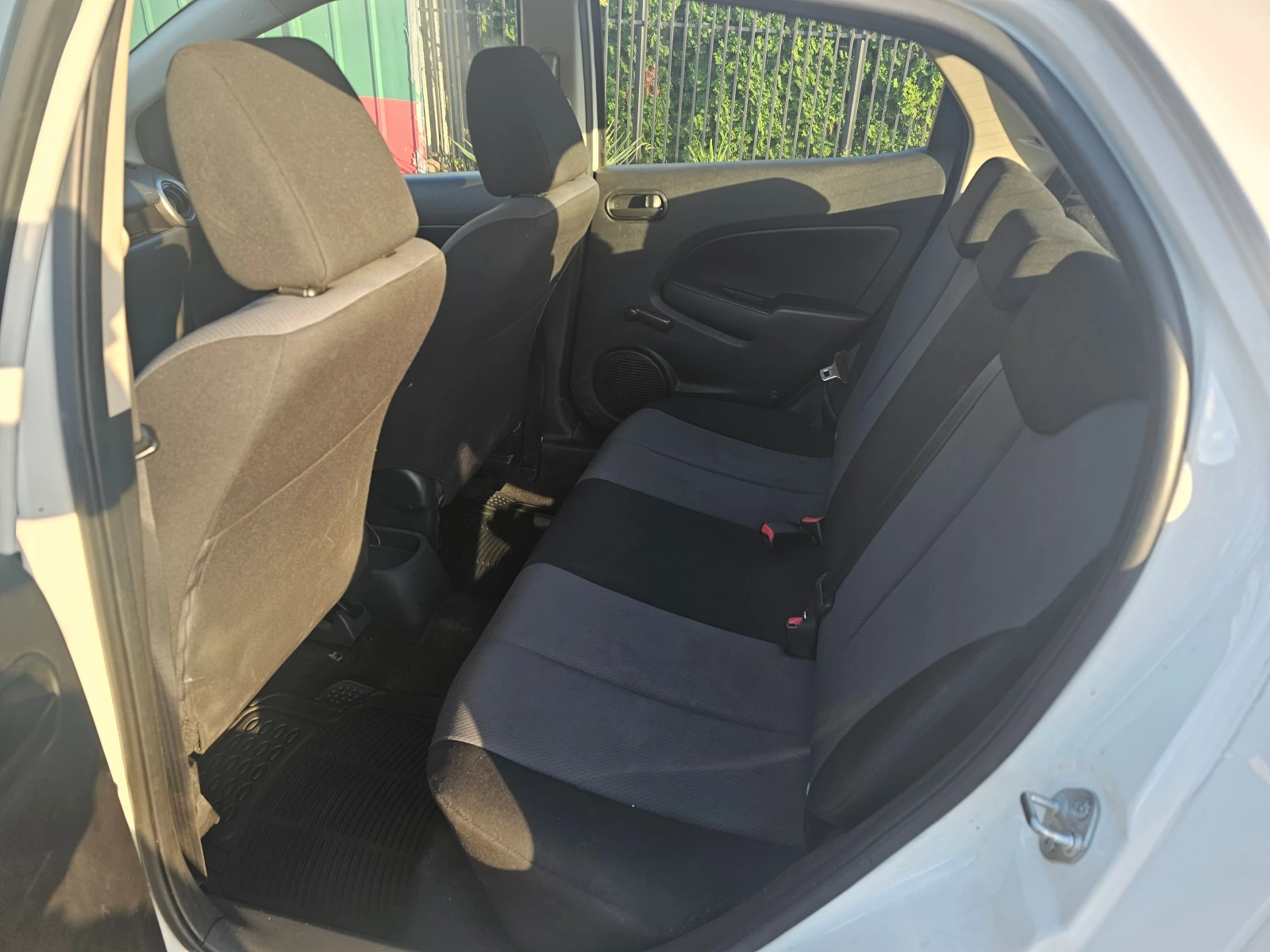 Mazda 2 Газ-инж-Гаражна, снимка 10 - Автомобили и джипове - 54934436