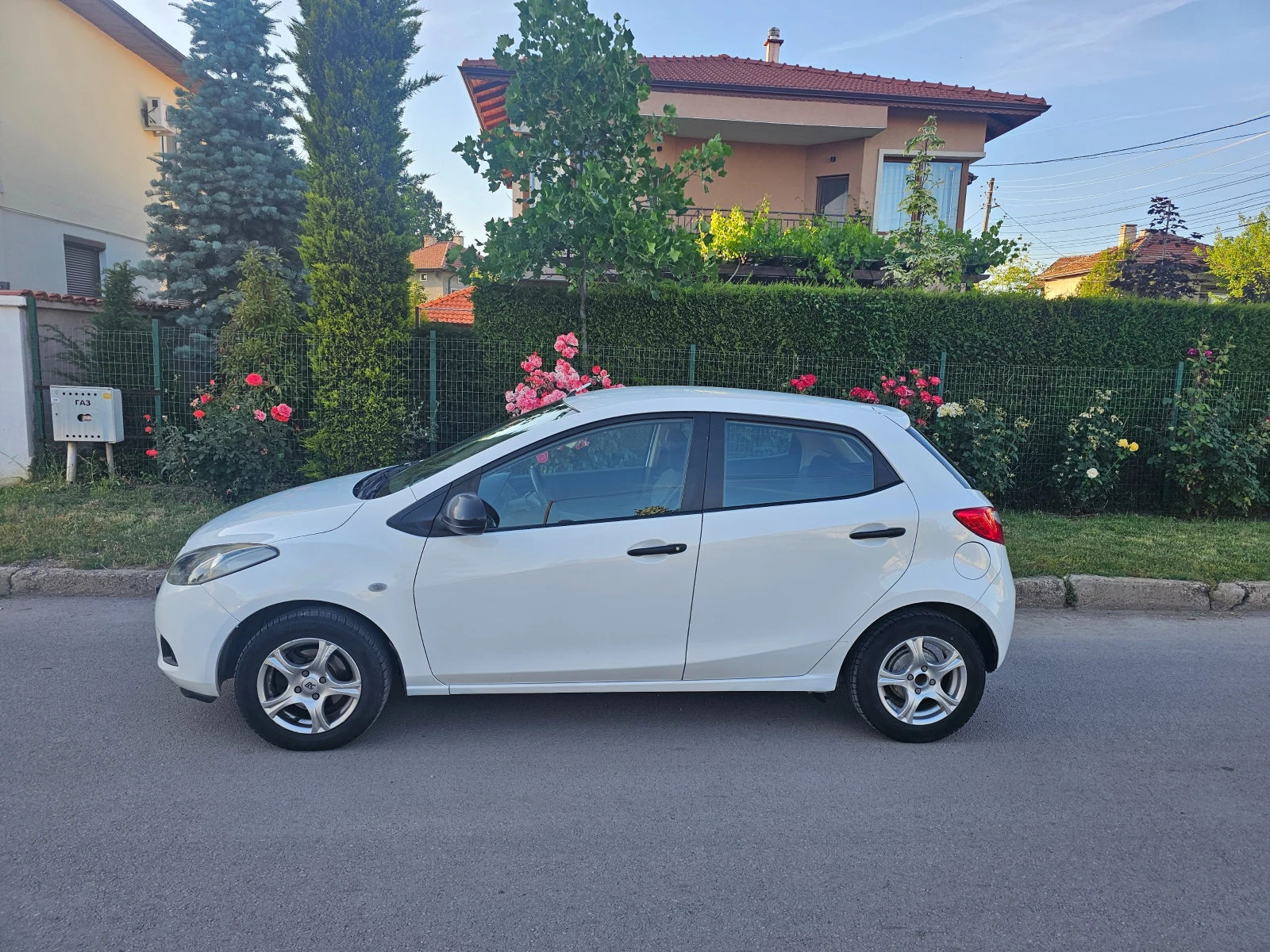 Mazda 2 Газ-инж-Гаражна, снимка 2 - Автомобили и джипове - 54934436