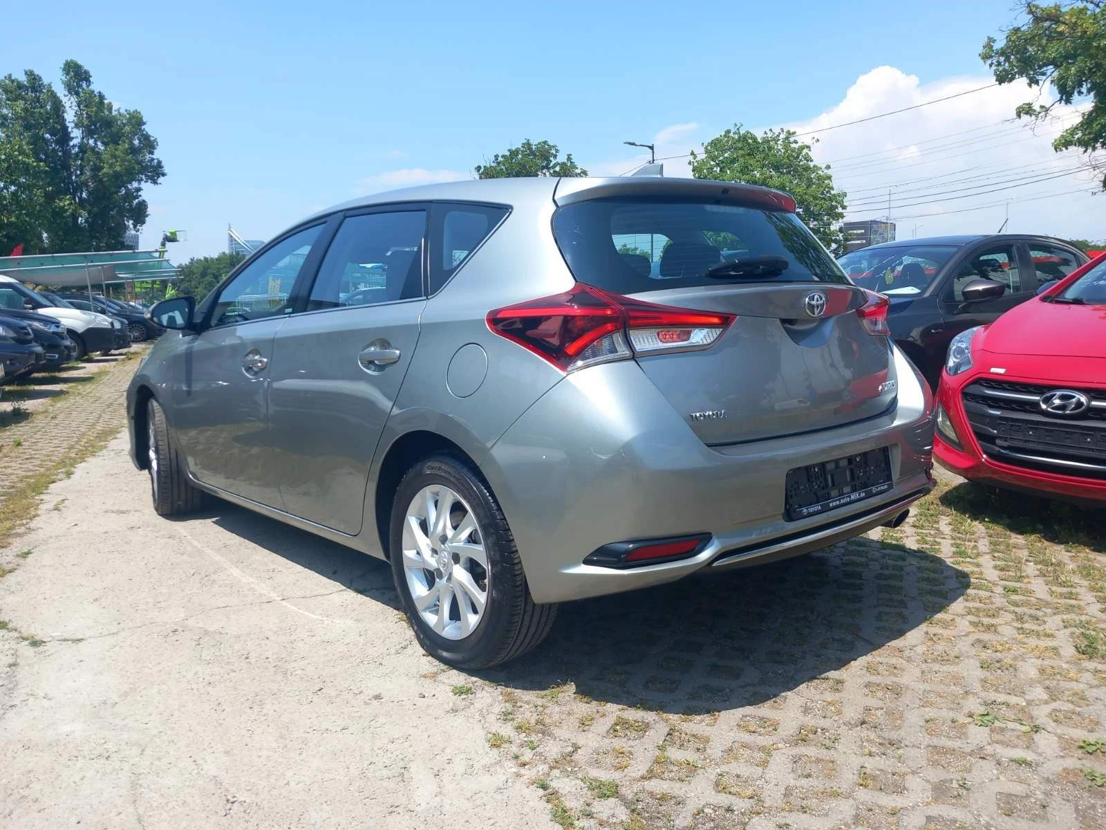 Toyota Auris !!! Edition S!!! Benzin !!! 62000km !!!, снимка 6 - Автомобили и джипове - 55146043