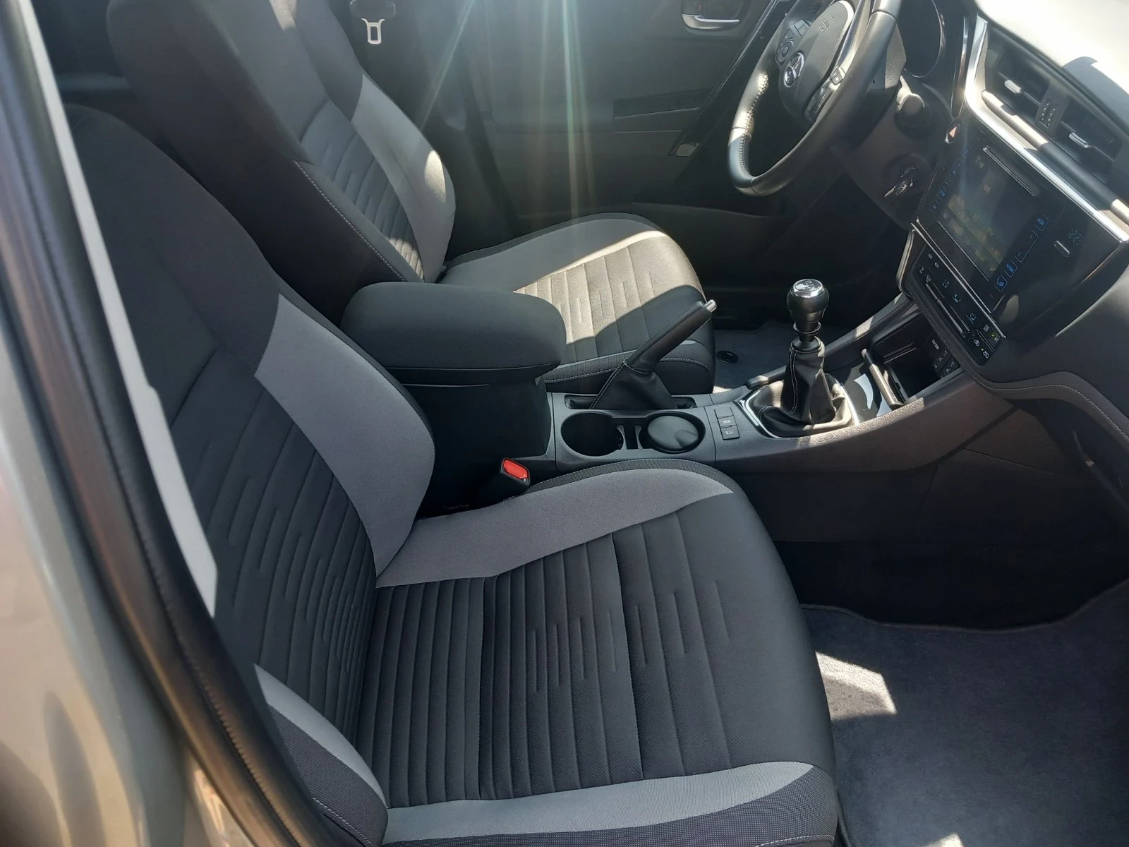 Toyota Auris !!! Edition S!!! Benzin !!! 62000km !!!, снимка 7 - Автомобили и джипове - 55146043