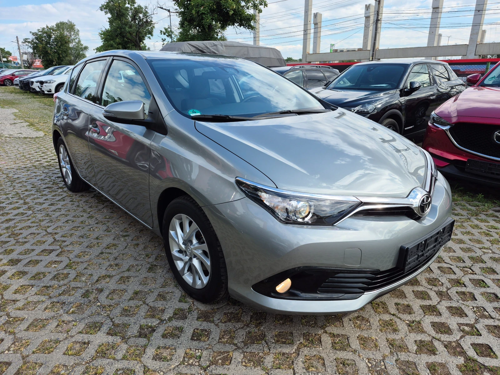 Toyota Auris !!! Edition S!!! Benzin !!! 62000km !!!, снимка 3 - Автомобили и джипове - 55146043