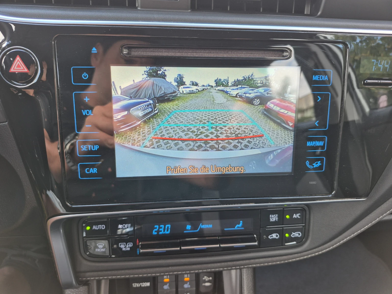 Toyota Auris !!! Edition S!!! Benzin !!! 62000km !!!, снимка 14 - Автомобили и джипове - 55146043