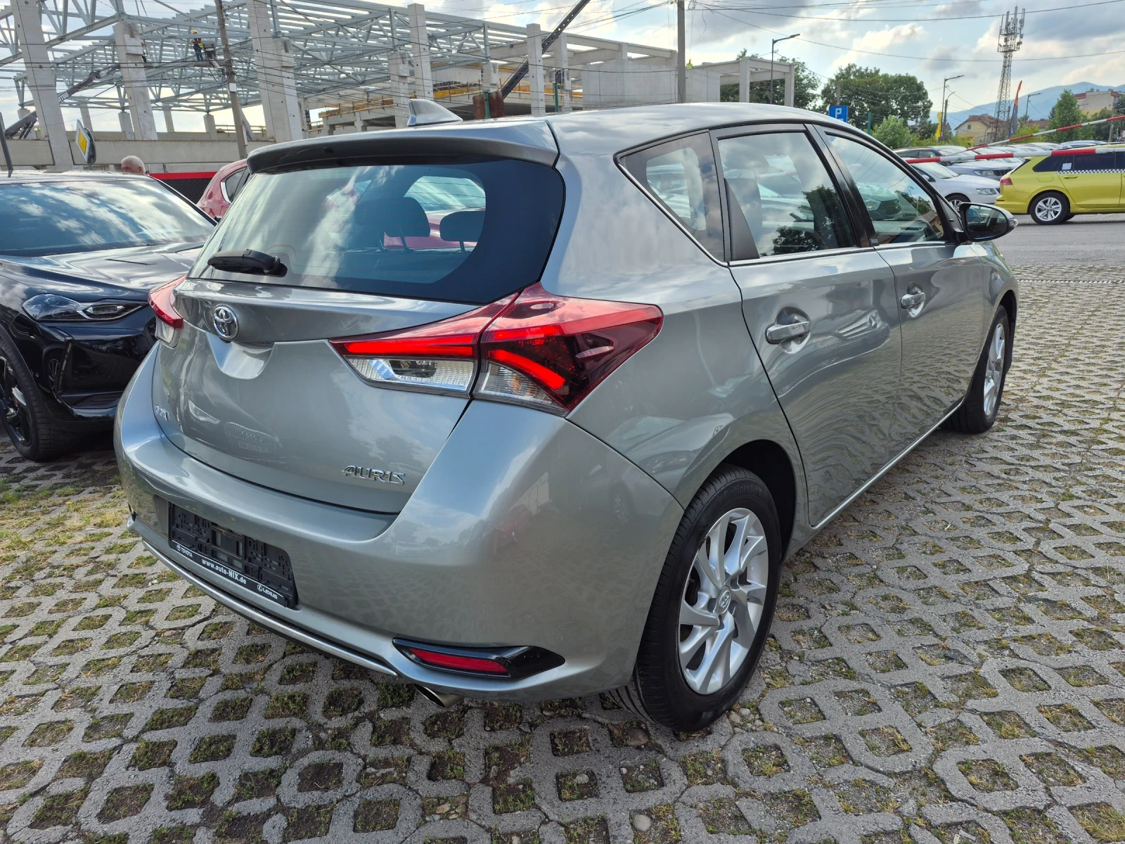 Toyota Auris !!! Edition S!!! Benzin !!! 62000km !!!, снимка 4 - Автомобили и джипове - 55146043