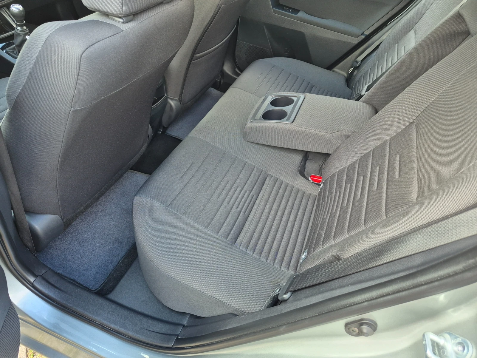 Toyota Auris !!! Edition S!!! Benzin !!! 62000km !!!, снимка 15 - Автомобили и джипове - 55146043