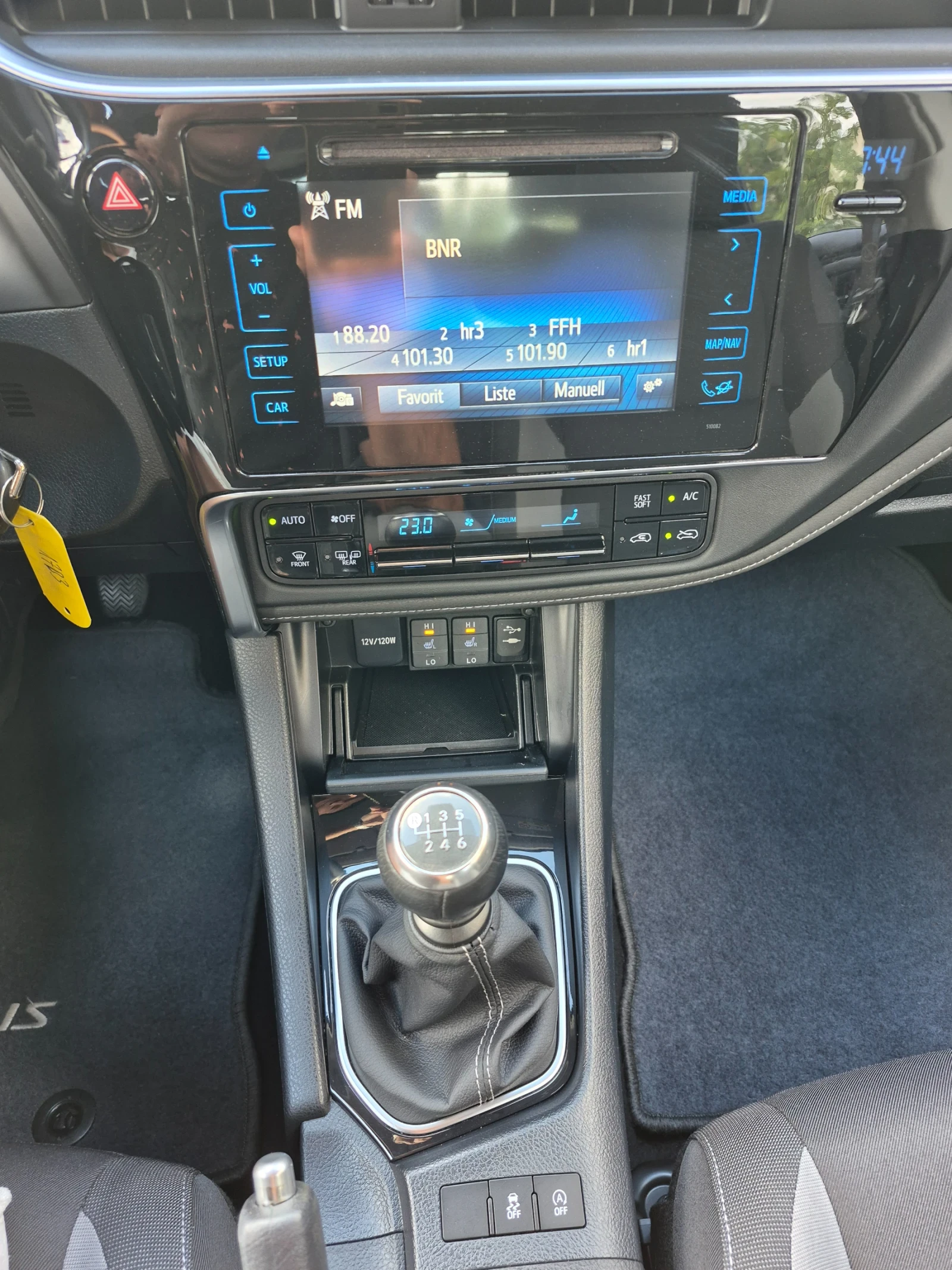 Toyota Auris !!! Edition S!!! Benzin !!! 62000km !!!, снимка 13 - Автомобили и джипове - 55146043