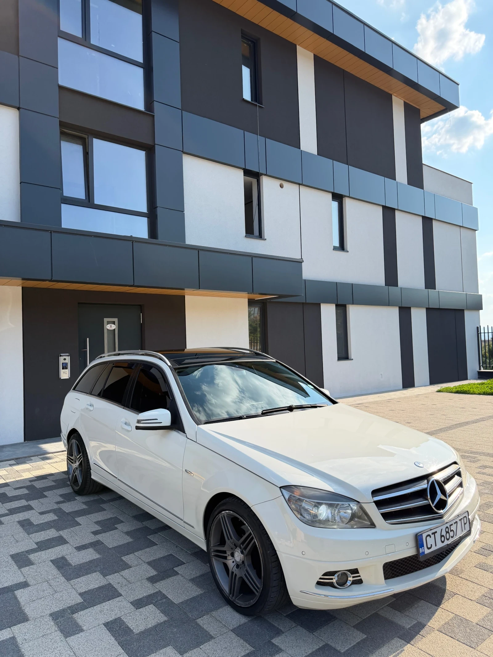 Mercedes-Benz C 220 Avantgard/Avtomat/Panorama, снимка 2 - Автомобили и джипове - 55629252