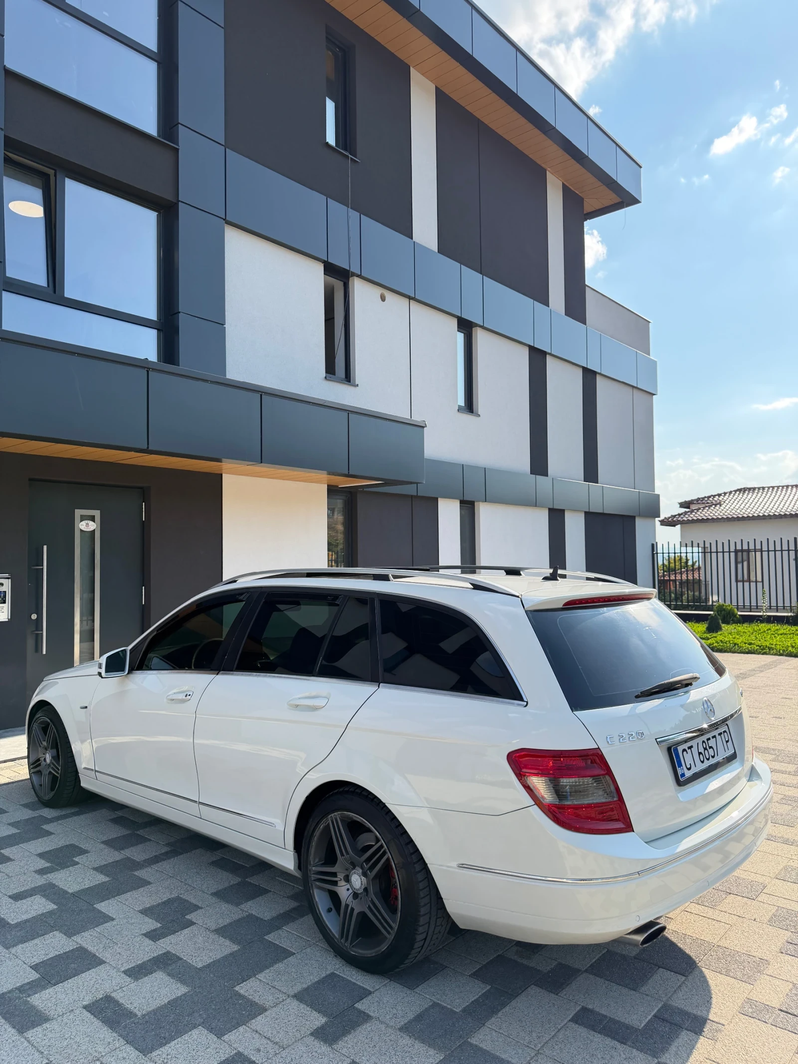Mercedes-Benz C 220 Avantgard/Avtomat/Panorama, снимка 12 - Автомобили и джипове - 55629252